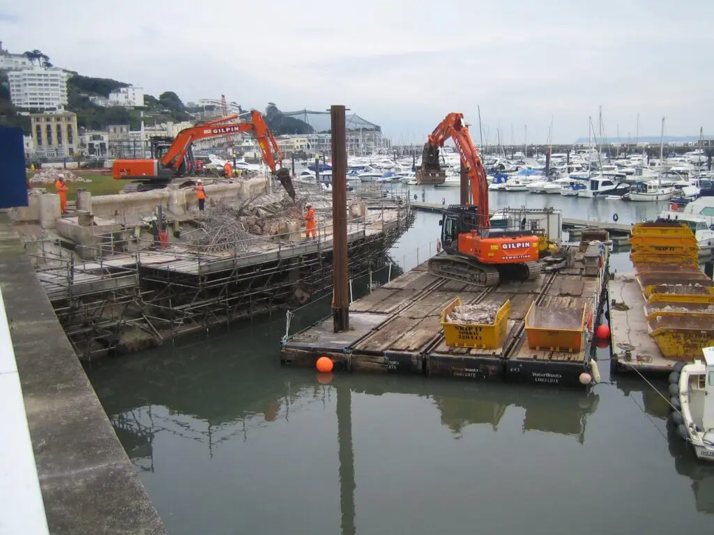 Marine dismantling and demolition services in the UK